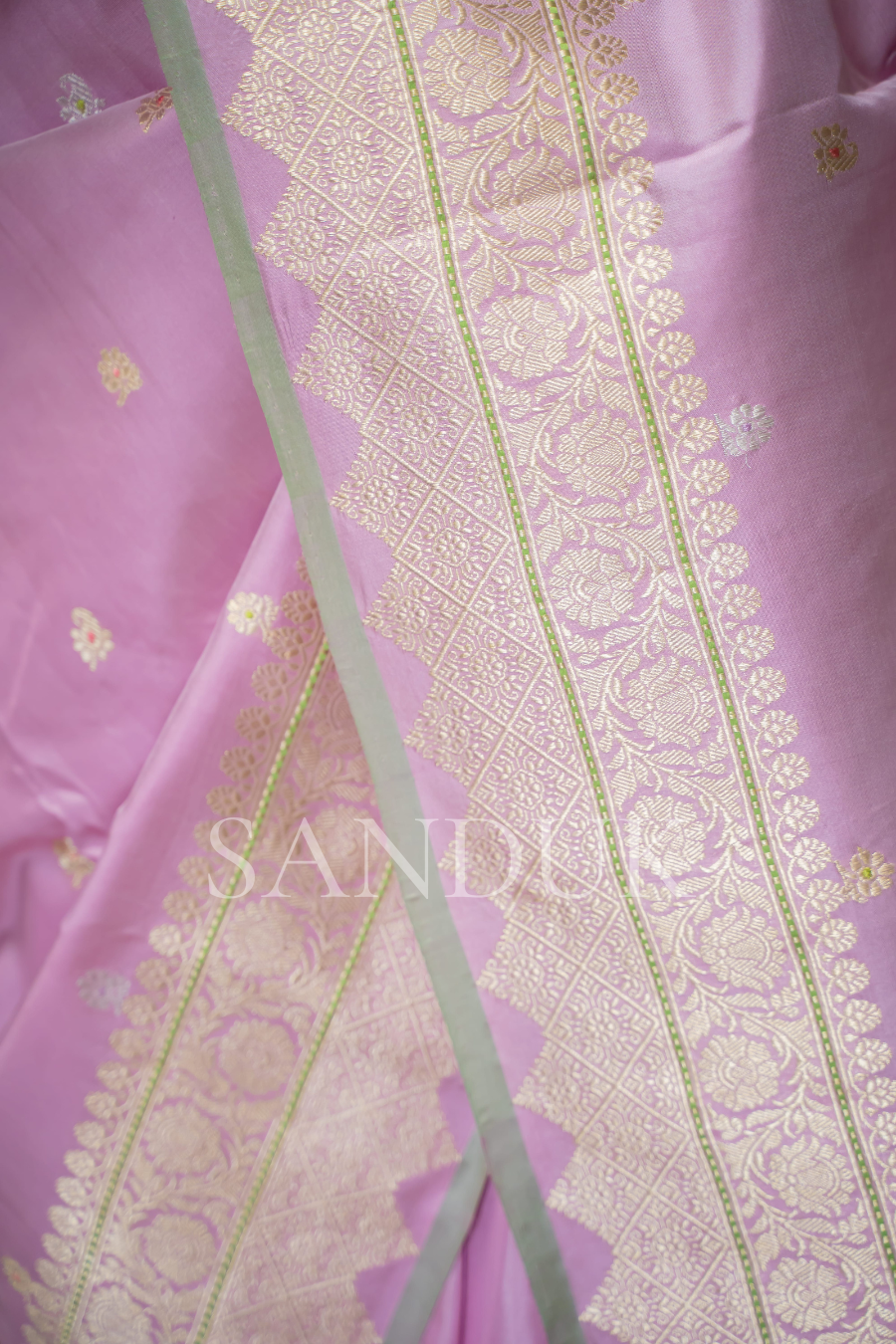 nirvi (saree)