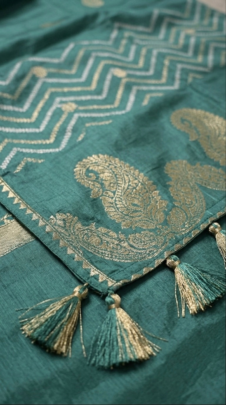 Premium Emerald Green Textured Silk Saree with Gold Paisley Border and Zigzag Weave