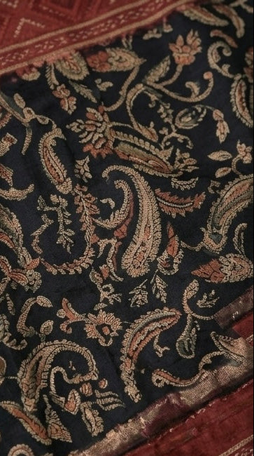 Elegant Black and Maroon Silk Blend Saree with Intricate Paisley Motifs