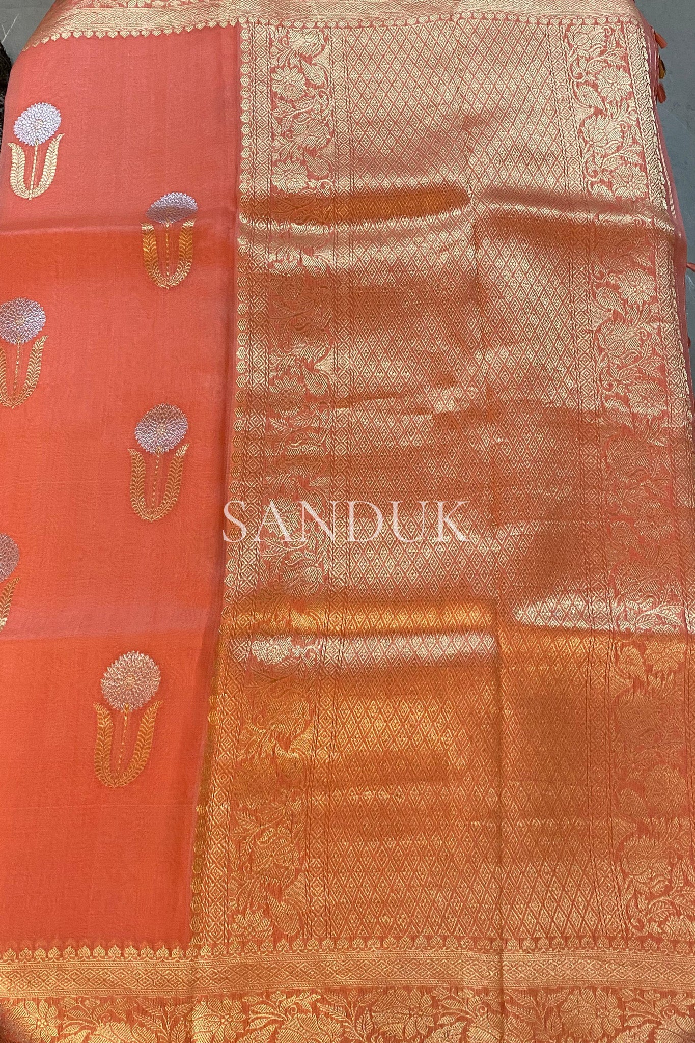 Phool Buti Kora (Saree)